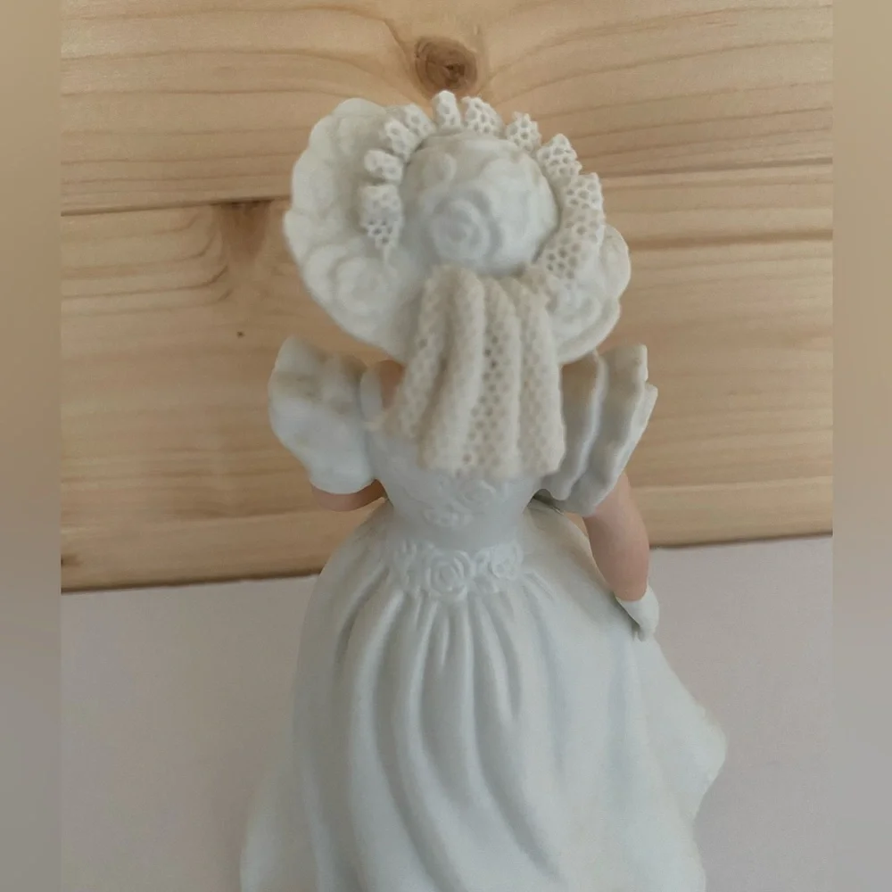 Vintage 1986 AVON Summer Bride Figurine Porcelain Wedding Keepsake Bride